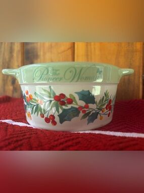 The Pioneer Woman Holly Ceramic Casserole Dish - Candle Fir tree scent